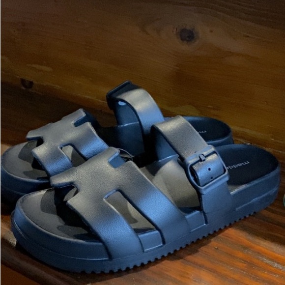 Madden Girl Slip On Sandals Black Eva Laguna. - Picture 2 of 9